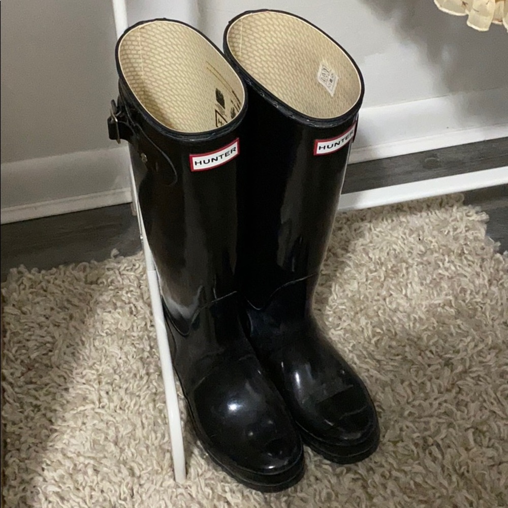 BRAND NEW HUNTER RAIN BOOTS (TALL)
